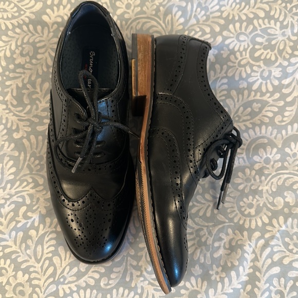Size 2 formal boys dress shoes - Picture 2 of 6